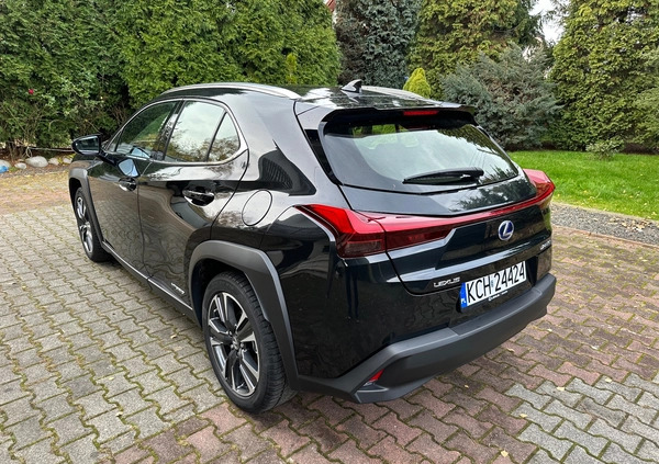 Lexus UX cena 139700 przebieg: 16200, rok produkcji 2022 z Libiąż małe 211